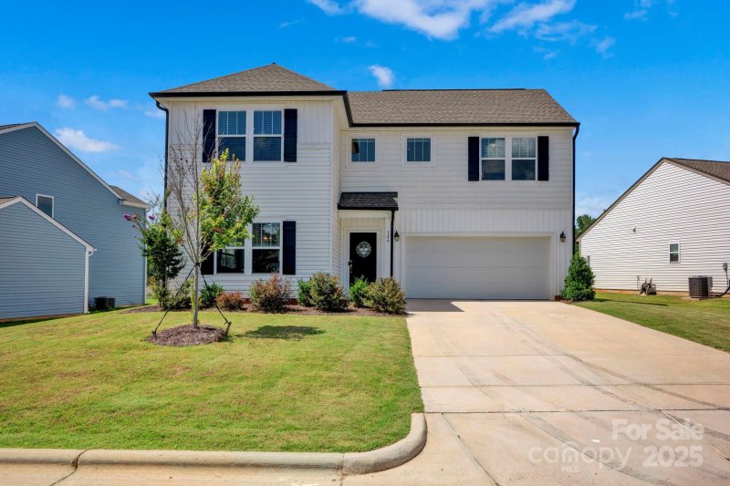 Property image 2 of 126 Dyssa Loop in Marthas Ridge, Statesville, NC 28625