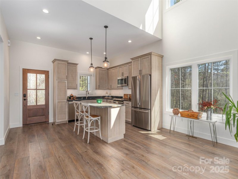 Property image 4 of 410 Dream Valley Drive in Dream Valley, Clyde, NC 28721