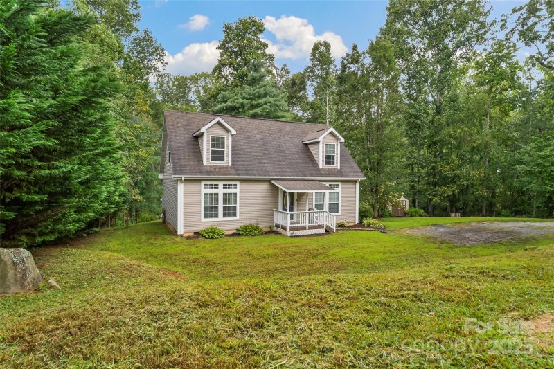 Property image 2 of 192 Chickadee Trail in Beechwood Lakes, Hendersonville, NC 28792