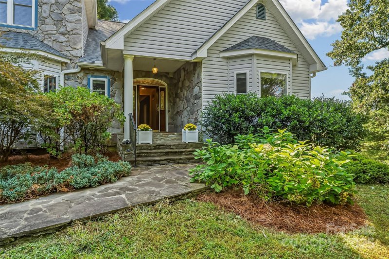 Property image 3 of 506 Kings Ridge in Sunny Ridge Estates, Asheville, NC 28804