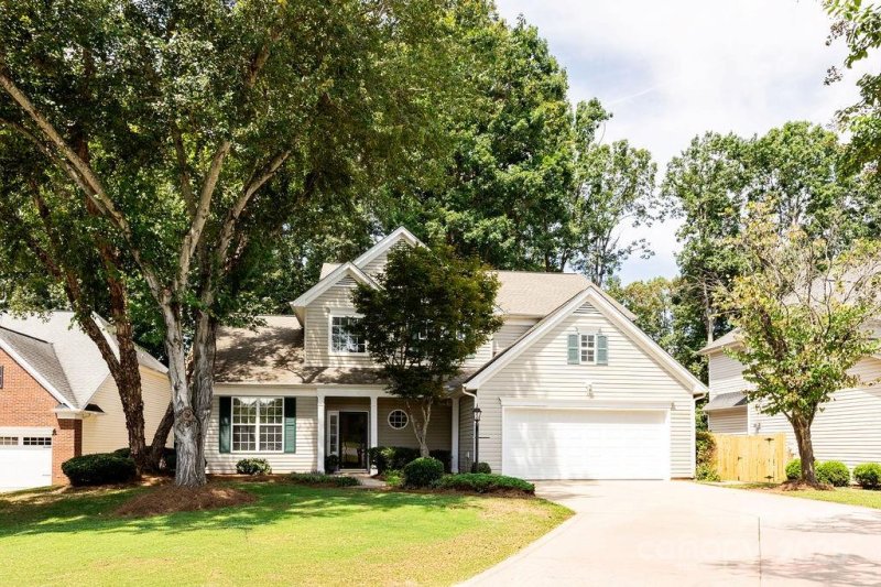 Property image 4 at 221 Glenmoor Court, Concord, NC 28027