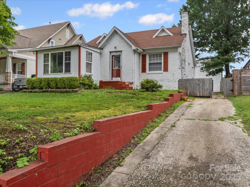 Property image 4 of 2629 Commonwealth Avenue in Commonwealth, Charlotte, NC 28205