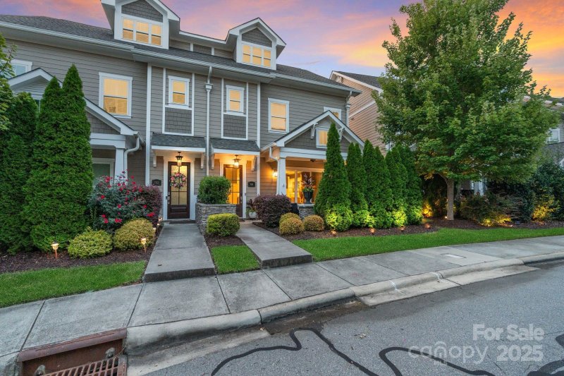 Property image 2 of 748 Amalfi Drive in Davidson Bay, Davidson, NC 28036