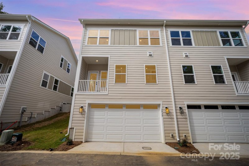 Property image 2 of 3928 Hager Drive in Westerly Hills, Charlotte, NC 28208