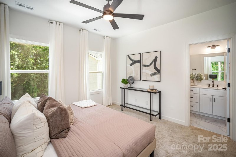 Property image 5 of 3928 Hager Drive in Westerly Hills, Charlotte, NC 28208