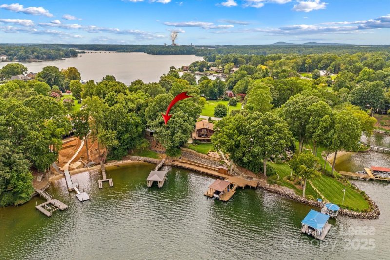 Property image 4 of 9598 Riviera Drive in Island Point, Sherrills Ford, NC 28673