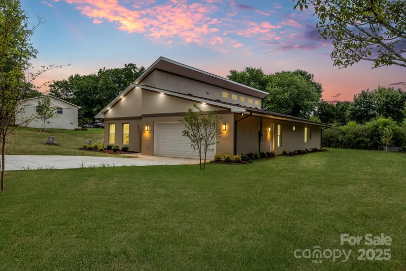 Cedarbrook Acres, Charlotte Community