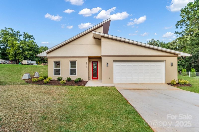 Property image 3 of 8516 Denbur Drive in Cedarbrook Acres, Charlotte, NC 28215