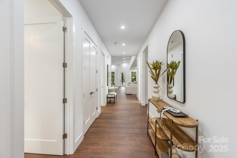 Property image 4 of 8516 Denbur Drive in Cedarbrook Acres, Charlotte, NC 28215