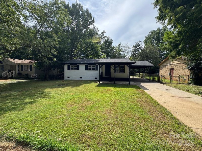 Property image 2 of 9737 Feldbank Drive in Beatties Ford, Charlotte, NC 28216