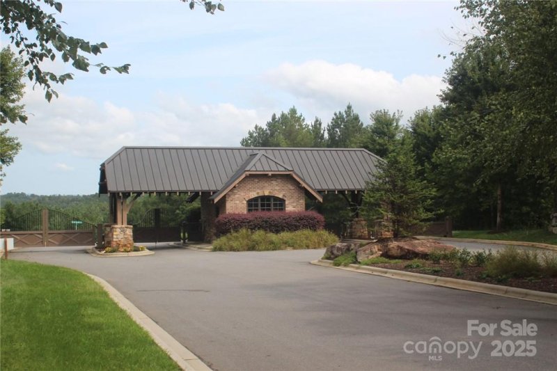 Property image 5 of 101 Catawba Cove Drive in Lake Rhodhiss Estates, Valdese, NC 28690