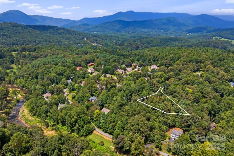 Property image 2 of 12 New Cross South in Eastmoor, Asheville, NC 28805