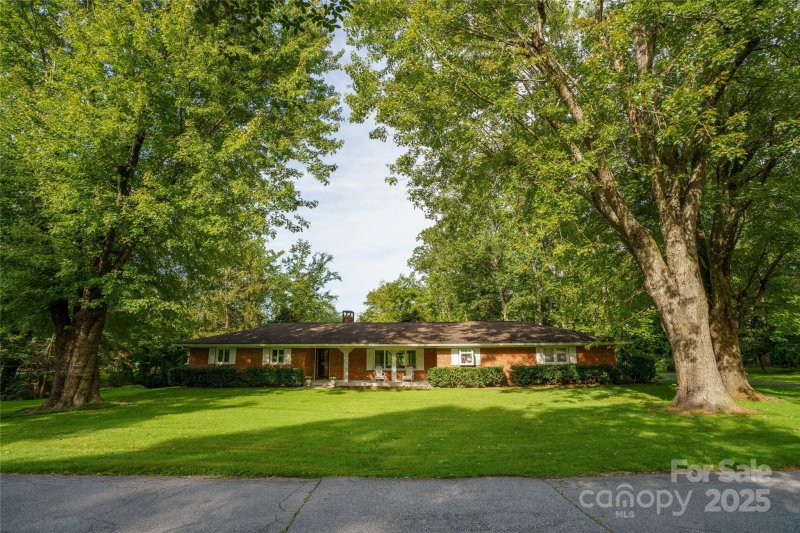 Lakeview Estates, Hendersonville Community