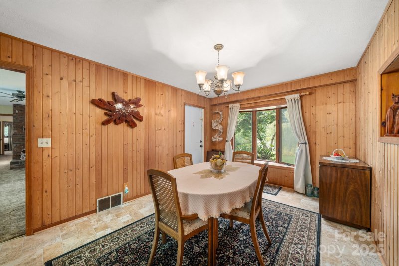 Property image 3 of 335 Lake Circle Drive in Lakeview Estates, Hendersonville, NC 28792