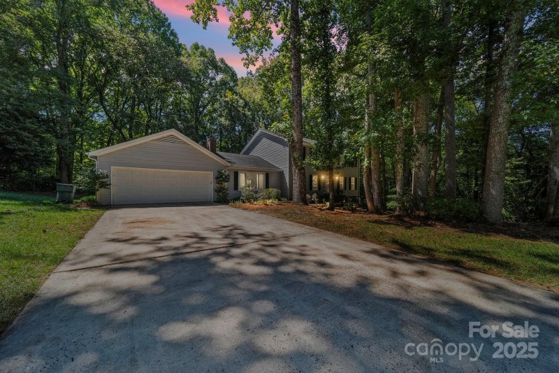 Property image 2 at 301 Woodbriar Trail, Gastonia, NC 28056