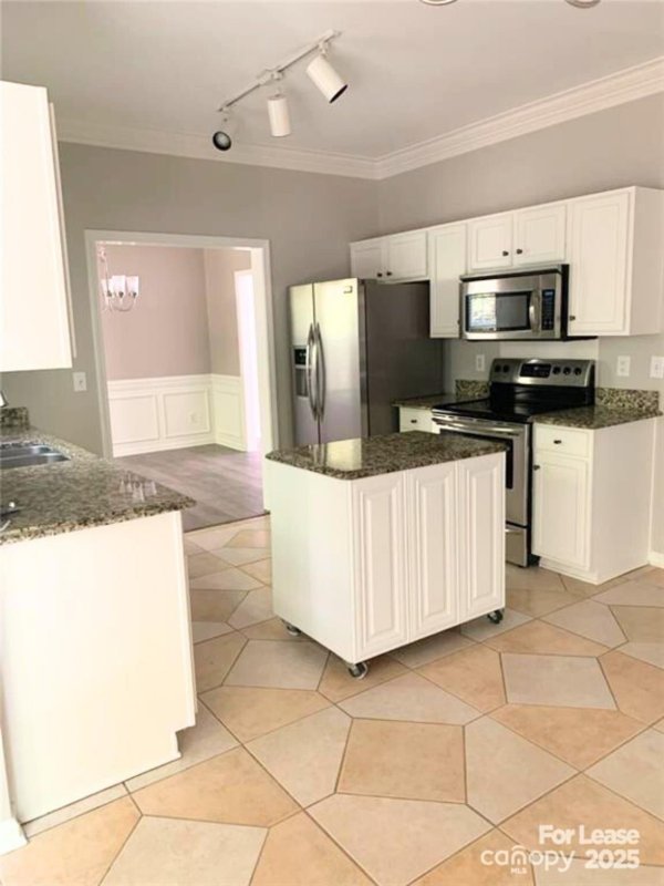 Property image 2 of 7010 Duchamp Drive in Bradfield Farms, Charlotte, NC 28215