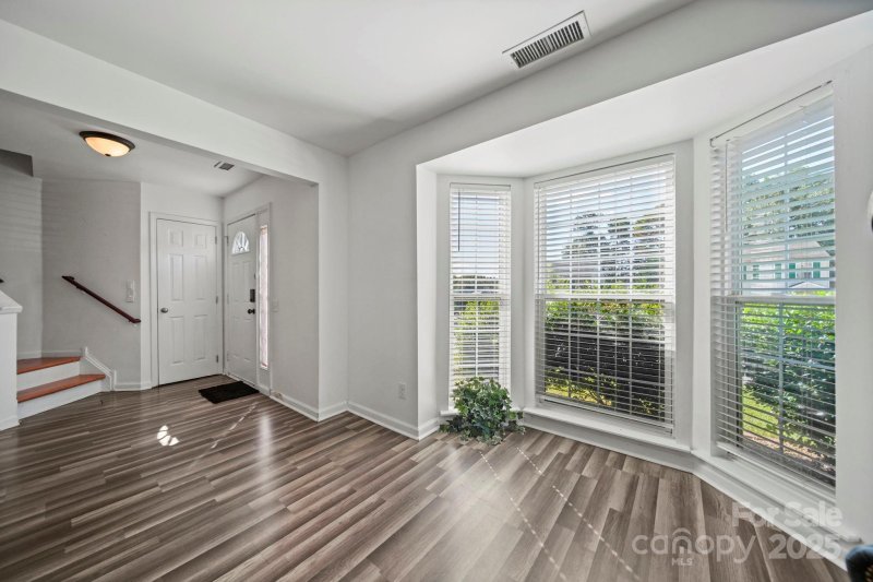 Property image 4 of 2010 Mallard Woods Place in Mallard Woods, Charlotte, NC 28262