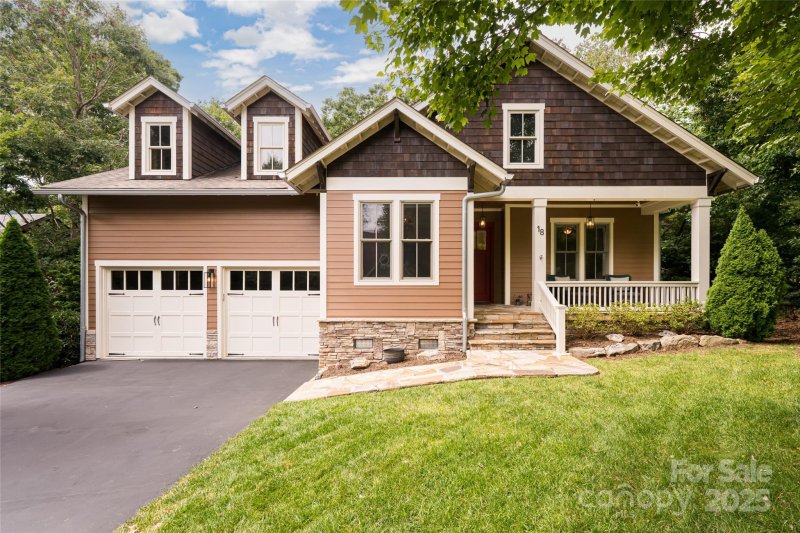 Property image 2 of 18 E Owl Creek Lane in Southcliff, Fairview, NC 28730