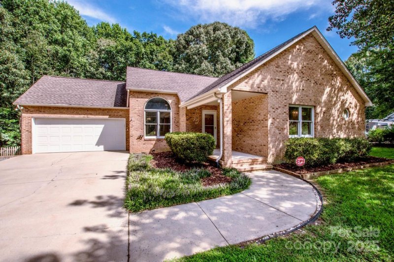 Property image 4 of 152 Kingfisher Drive in Whippoorwill Woods, Mooresville, NC 28117