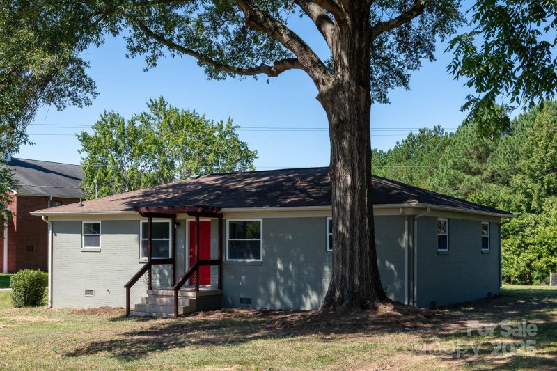 Property image 2 of 108 S Little Texas Road in Dixie Park, Kannapolis, NC 28083