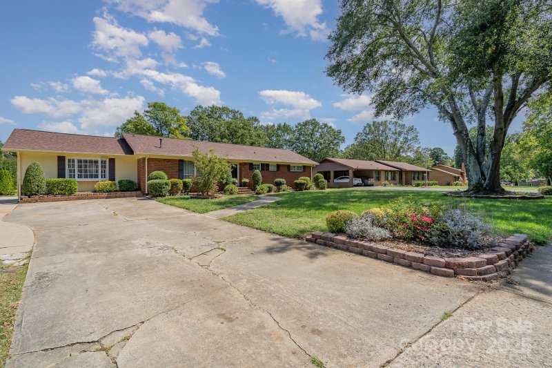 Property image 2 of 1901 Little Rock Road in Watauga Village, Charlotte, NC 28214