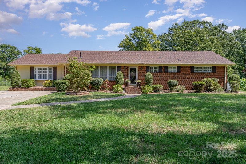 Property image 3 of 1901 Little Rock Road in Watauga Village, Charlotte, NC 28214