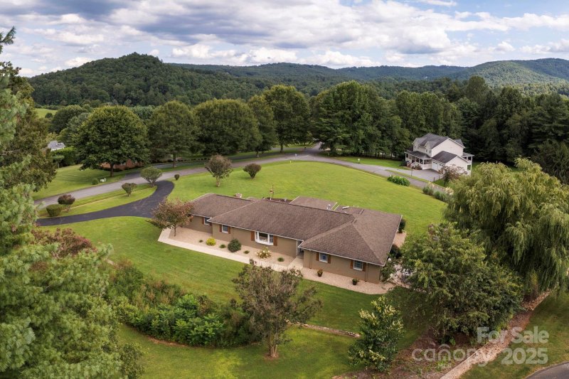 Beaumont Estates, Hendersonville Community