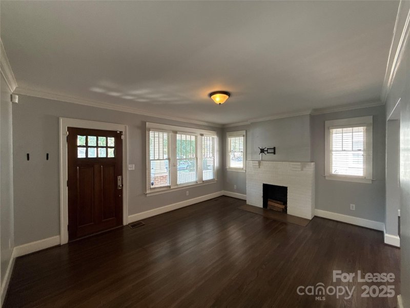 Property image 2 of 325 Walnut Avenue in Wesley Heights, Charlotte, NC 28208