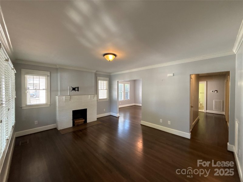Property image 3 of 325 Walnut Avenue in Wesley Heights, Charlotte, NC 28208