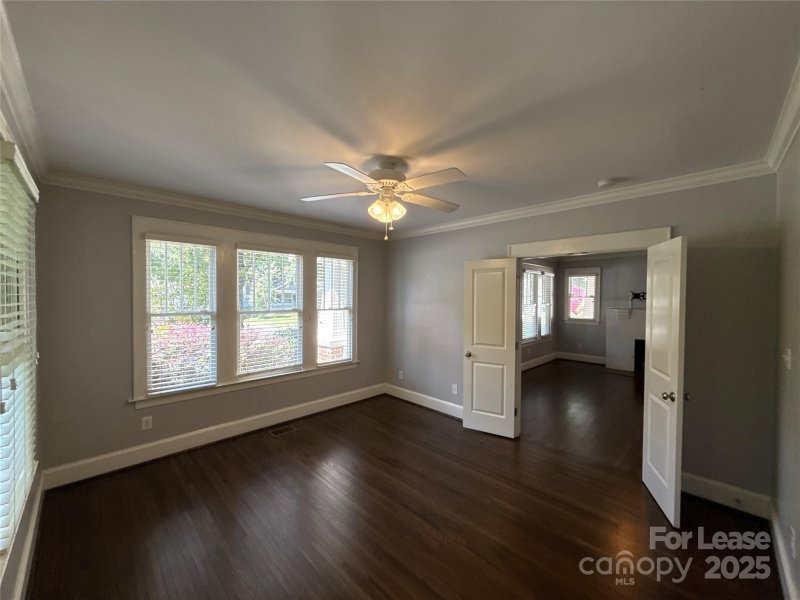 Property image 4 of 325 Walnut Avenue in Wesley Heights, Charlotte, NC 28208