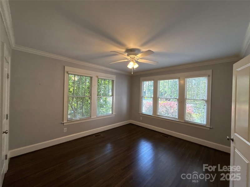 Property image 5 of 325 Walnut Avenue in Wesley Heights, Charlotte, NC 28208