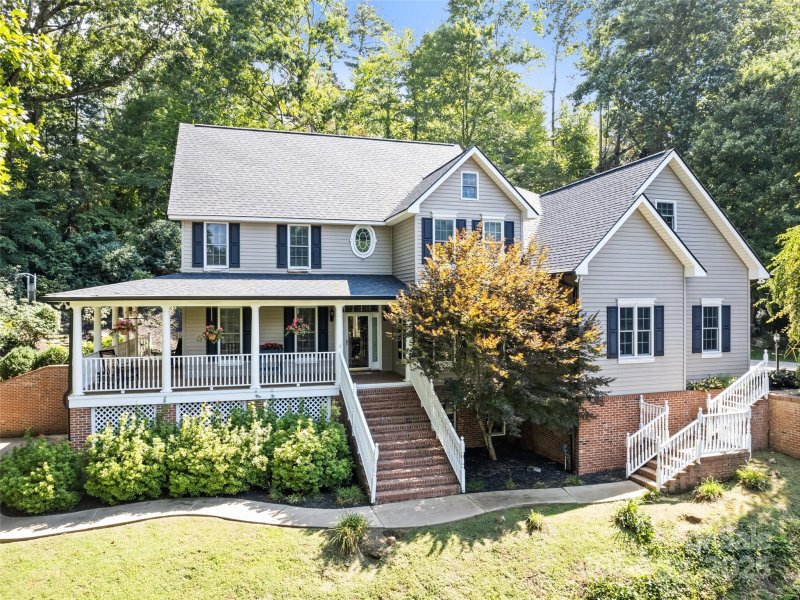 Property image 2 of 40 Panda Trail in Foxfire Estates, Waynesville, NC 28785