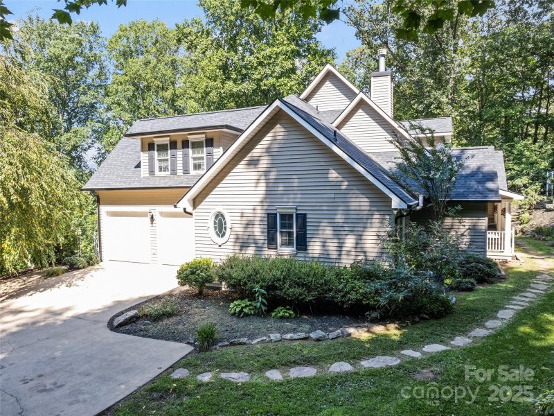 Property image 3 of 40 Panda Trail in Foxfire Estates, Waynesville, NC 28785