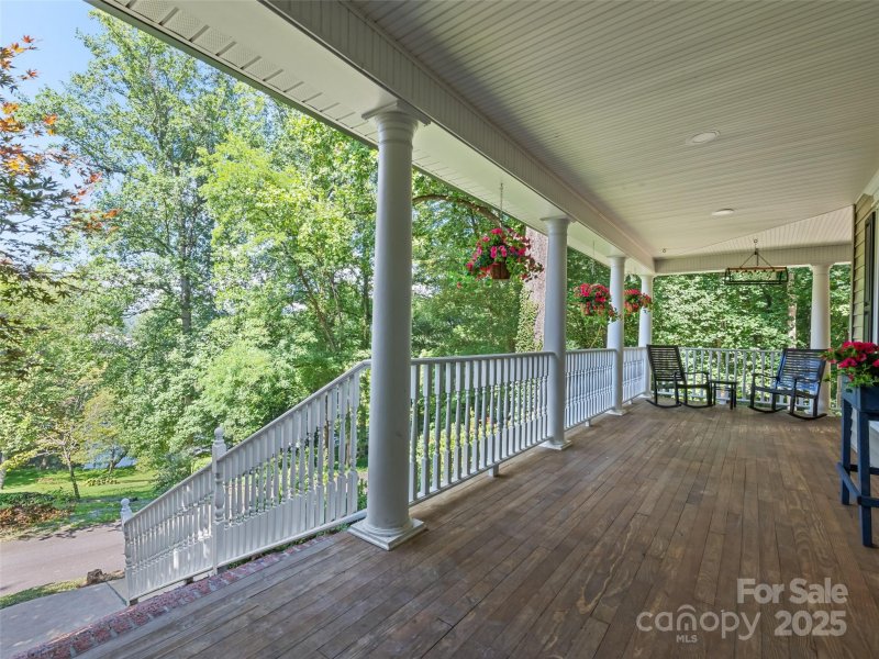 Property image 5 of 40 Panda Trail in Foxfire Estates, Waynesville, NC 28785