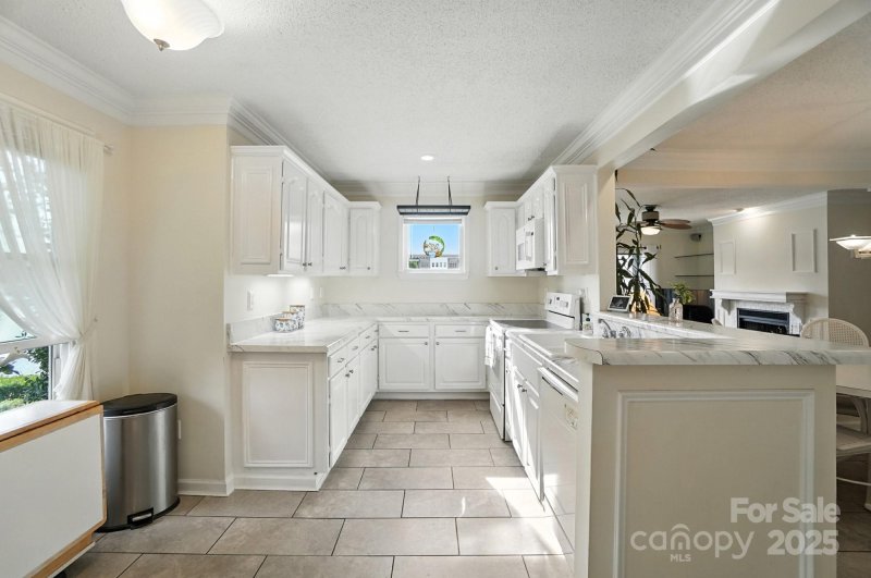 Property image 5 of 9031 Jm Keynes Drive in Lakeshore Village, Charlotte, NC 28262