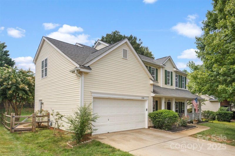 Property image 2 of 17240 Georgian Hall Drive in Southampton, Charlotte, NC 28277