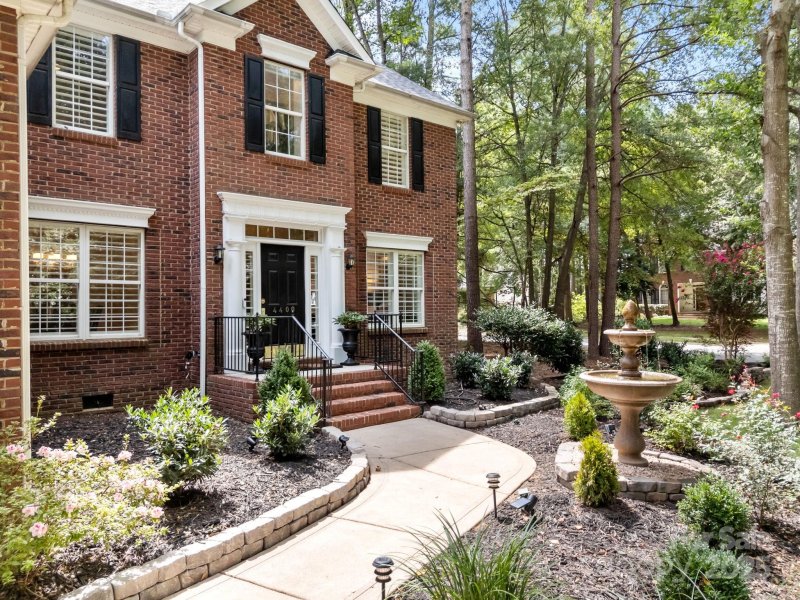 Property image 4 of 4400 Serene Lane in Overlook, Charlotte, NC 28216