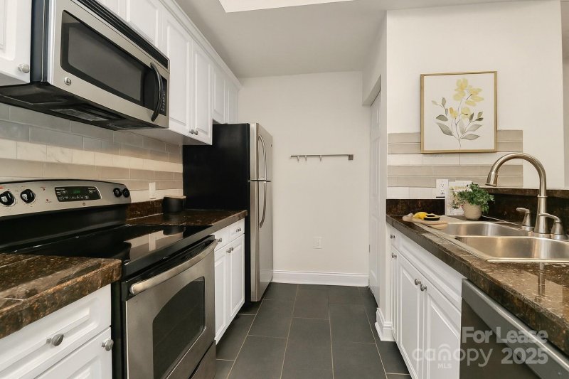 Property image 2 at 300 W 5th Street, Charlotte, NC 28202