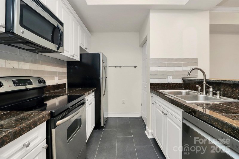 Property image 3 at 300 W 5th Street, Charlotte, NC 28202