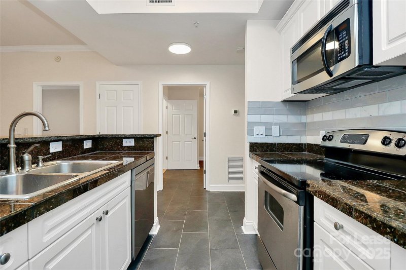 Property image 4 at 300 W 5th Street, Charlotte, NC 28202