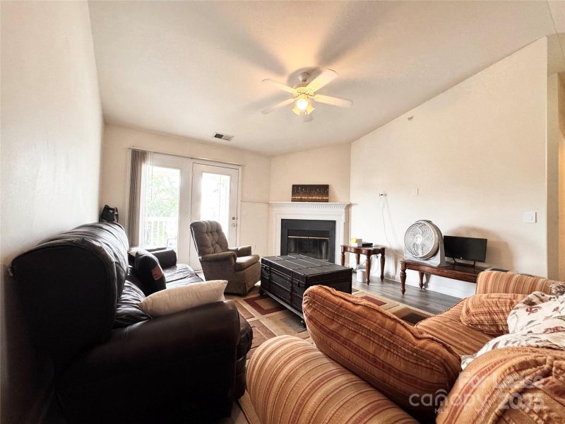 Property image 2 of 10626 Hill Point Court in Hyde Park, Charlotte, NC 28262