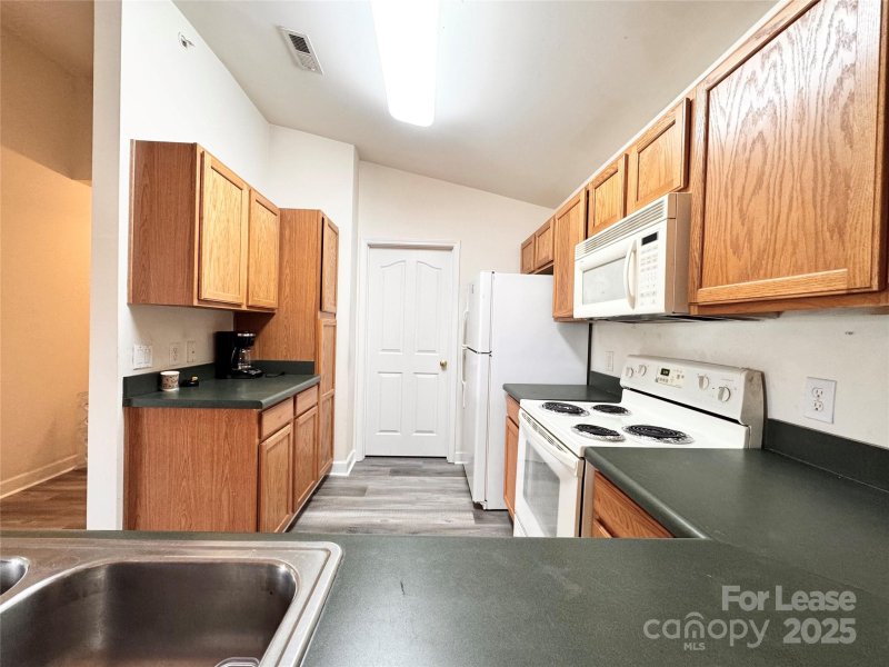 Property image 3 of 10626 Hill Point Court in Hyde Park, Charlotte, NC 28262