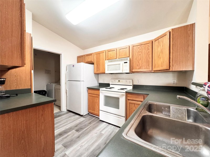 Property image 4 of 10626 Hill Point Court in Hyde Park, Charlotte, NC 28262