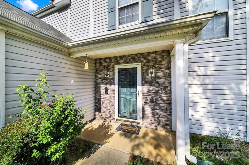 Property image 2 of 10541 Haddington Drive in Highland Creek, Charlotte, NC 28269