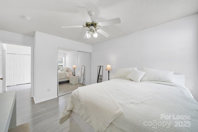 Property image 4 of 10541 Haddington Drive in Highland Creek, Charlotte, NC 28269