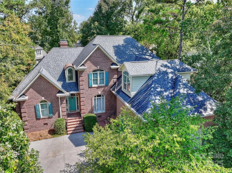 Piper Glen, Charlotte Community