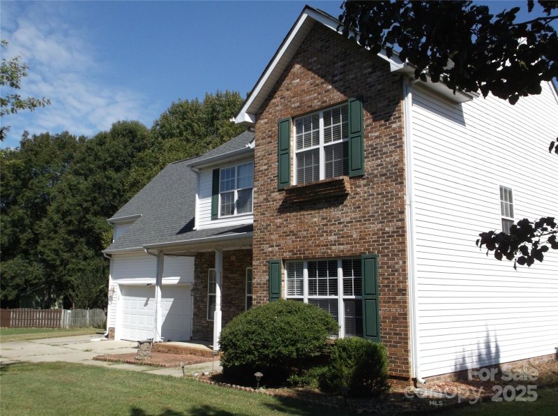 Property image 2 of 4112 Tricia Court in Hamilton Place, Monroe, NC 28110