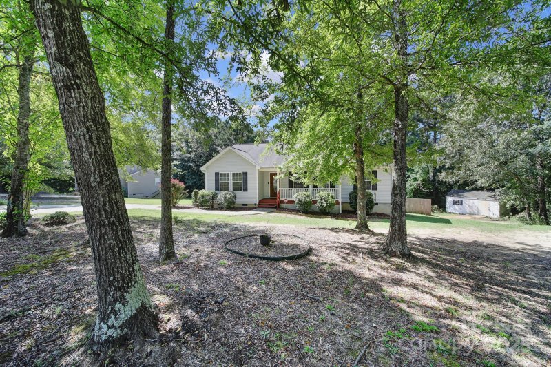 Property image 4 of 2540 Heather Lane in Green Acres, Lancaster, SC 29720