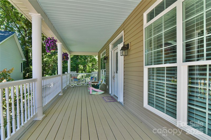 Property image 2 of 34 Waterbury Court in Carriage Park, Hendersonville, NC 28791