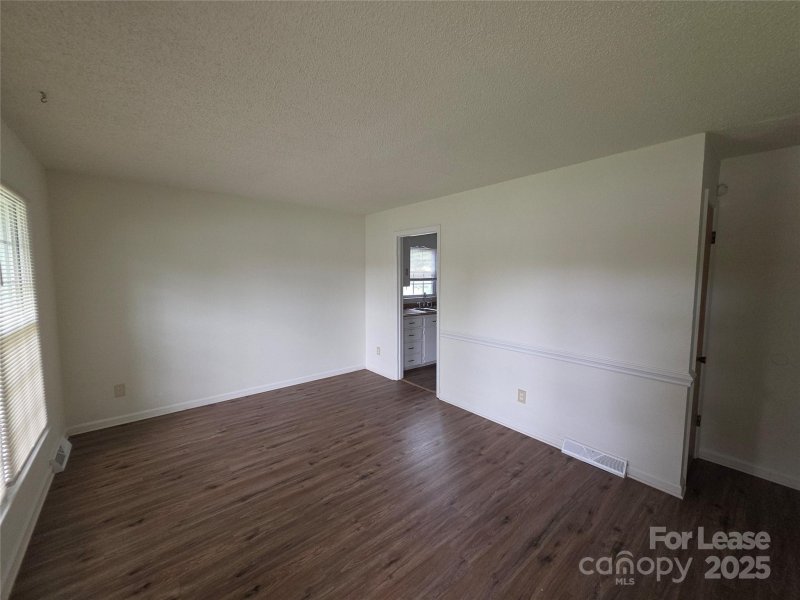 Property image 2 of 6501 Barrington Drive in Hampshire Hills, Charlotte, NC 28215